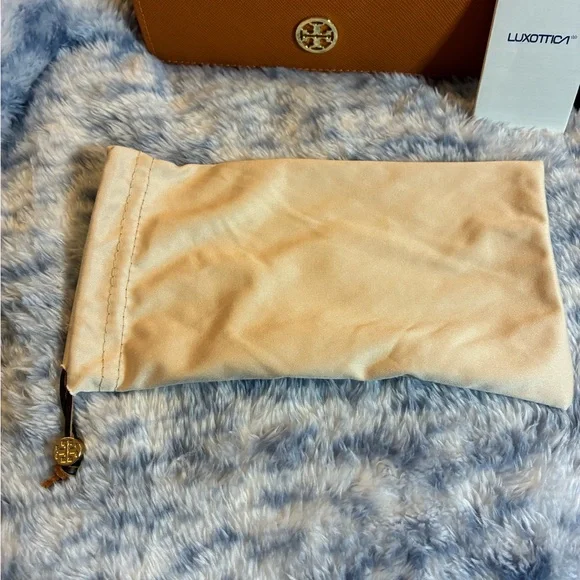 Women's Tory Birch Gold & Black 52 mm Geometric UV Sunglasses Italy w Bag & Case - Picture 6 of 9